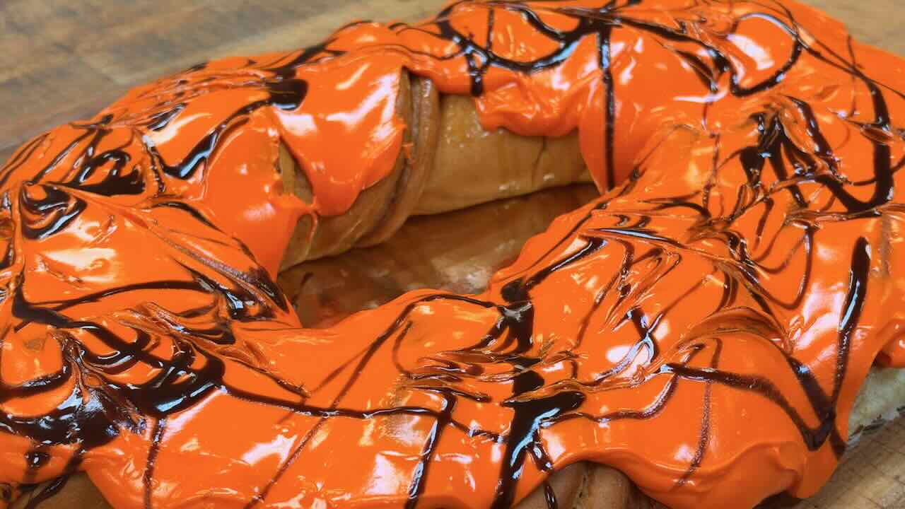 Halloween Traditional King Cake - Image 4